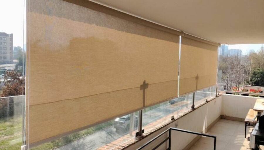 Deco Screen 3% — cortina a medida instalada, Winsol Santiago