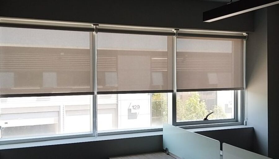 Solar Screen Eco 5% — cortina a medida instalada, Winsol Santiago