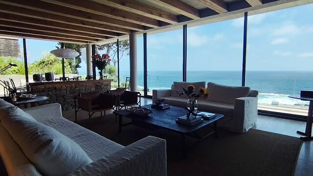 Living frente al mar — Motorización en ventanal panorámico, cortinas Winsol motorizadas